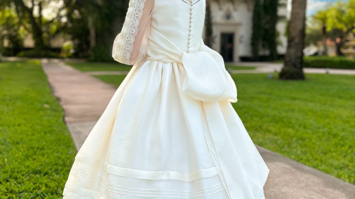 How to Choose the Perfect First Communion Dress for Your Daughter?