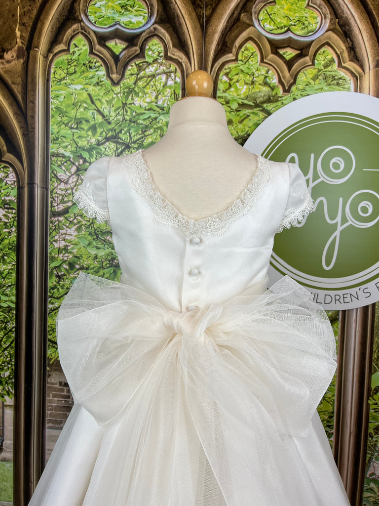 4 Steps to Make a First Communion Dress Bow