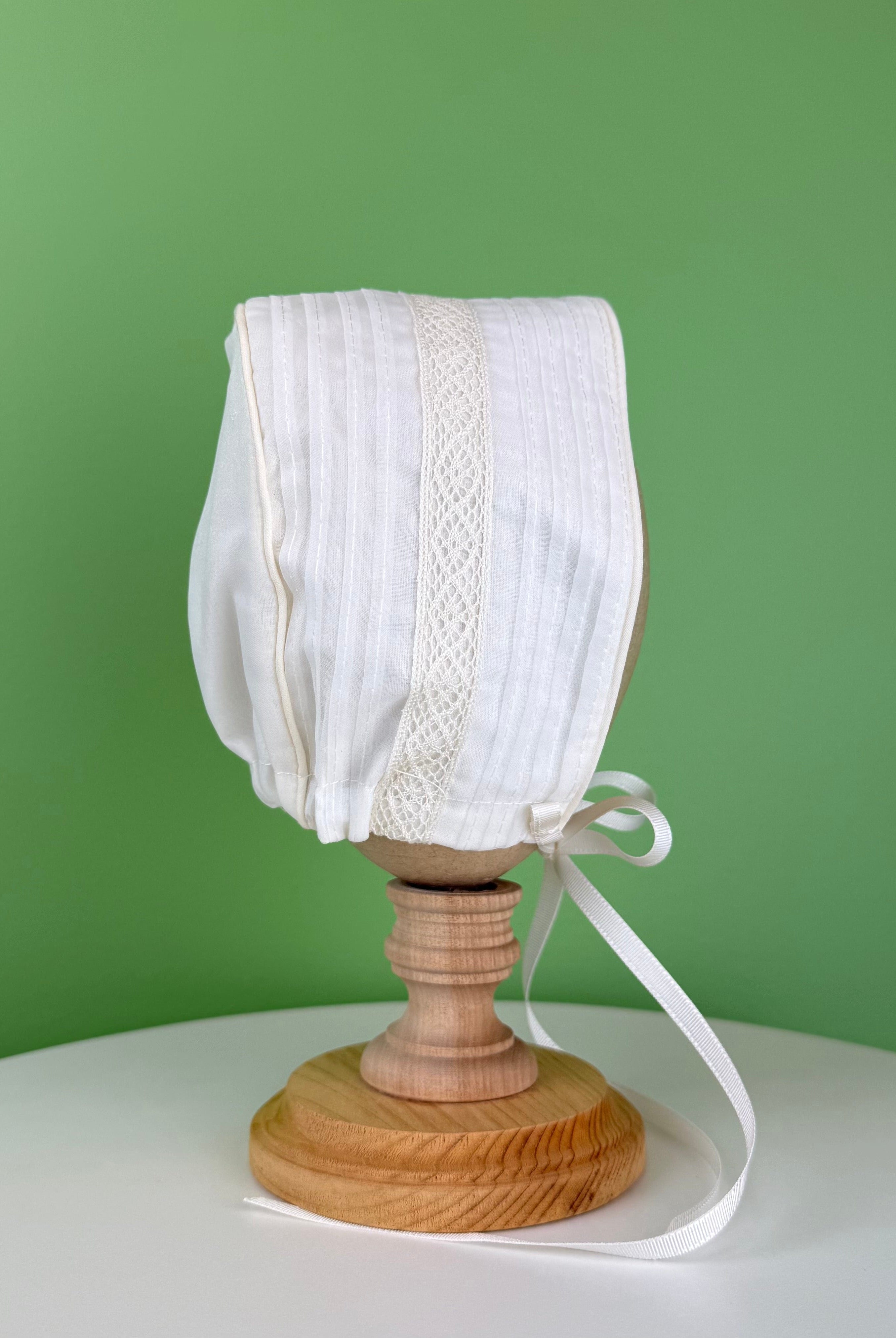YoYo Boutique Baptism Off-White Bonnet