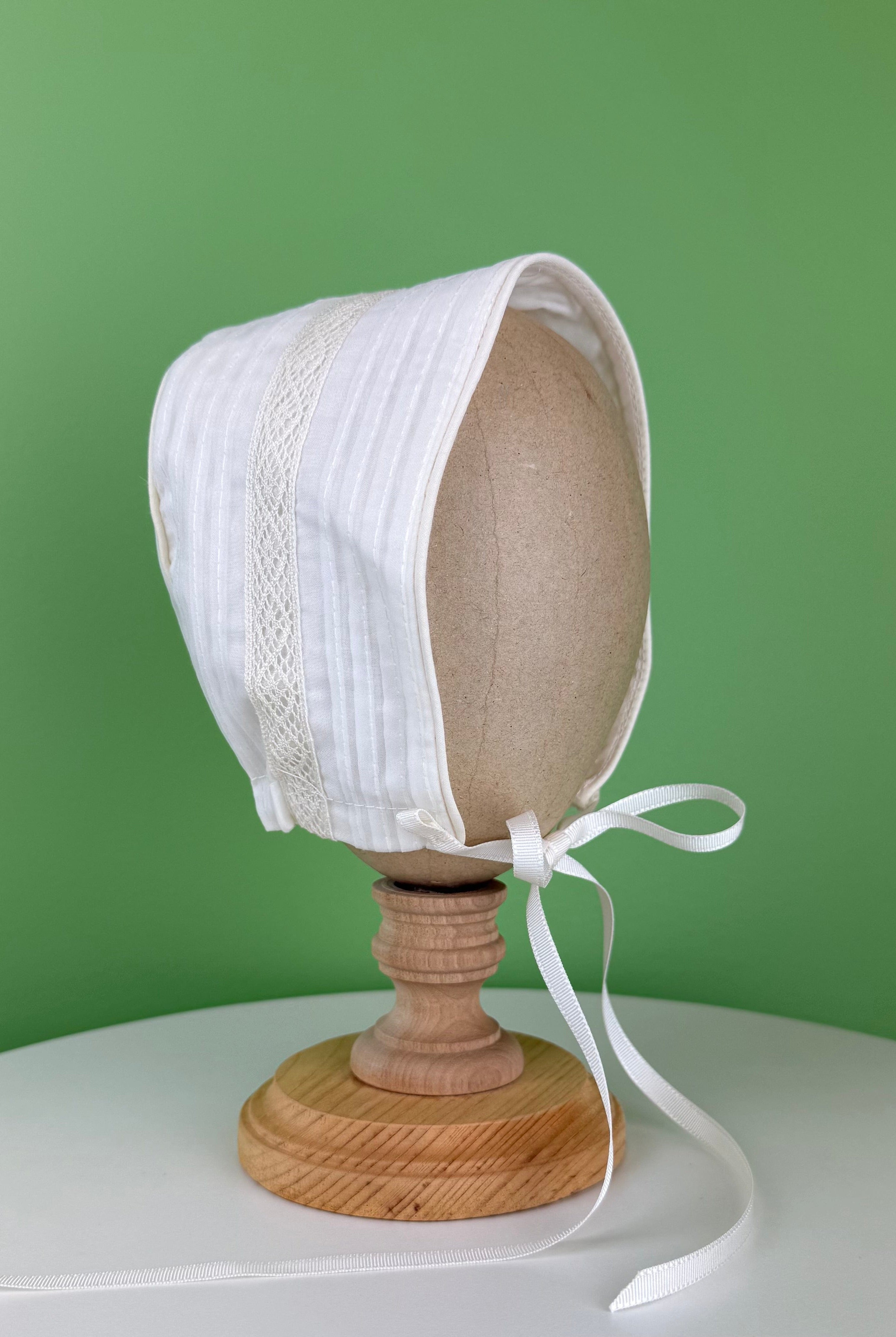 YoYo Boutique Baptism Off-White Bonnet