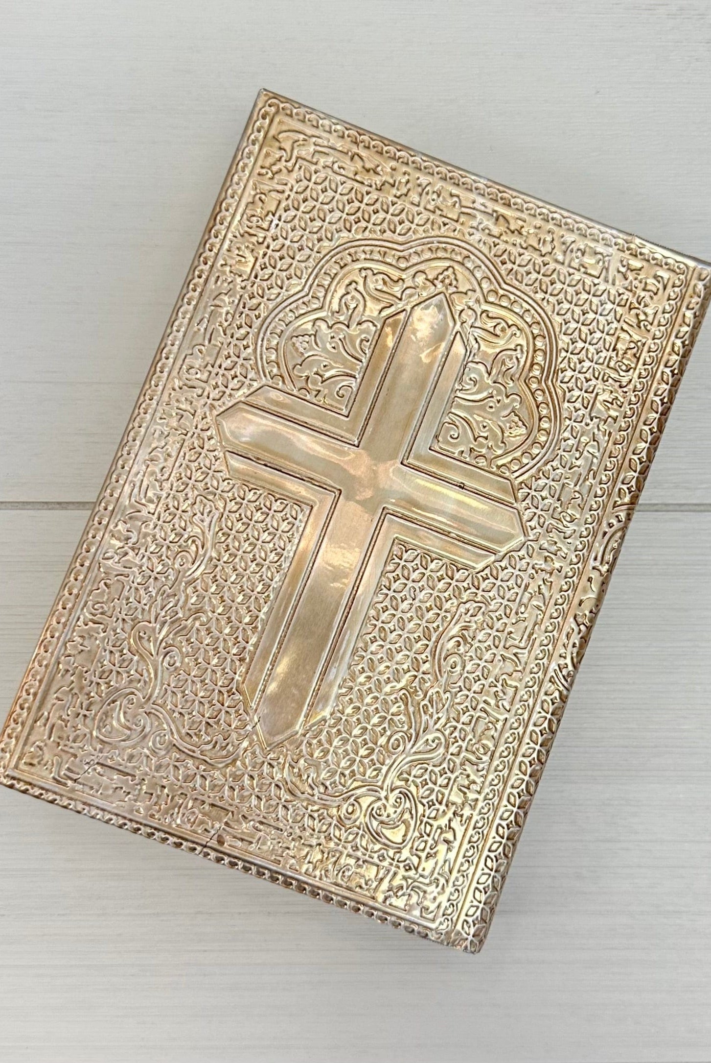 YoYo Boutique Bible Cross Bible & Candle