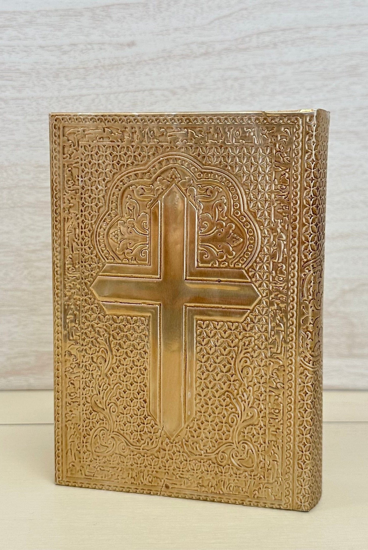 YoYo Boutique Bible Cross Bible & Candle