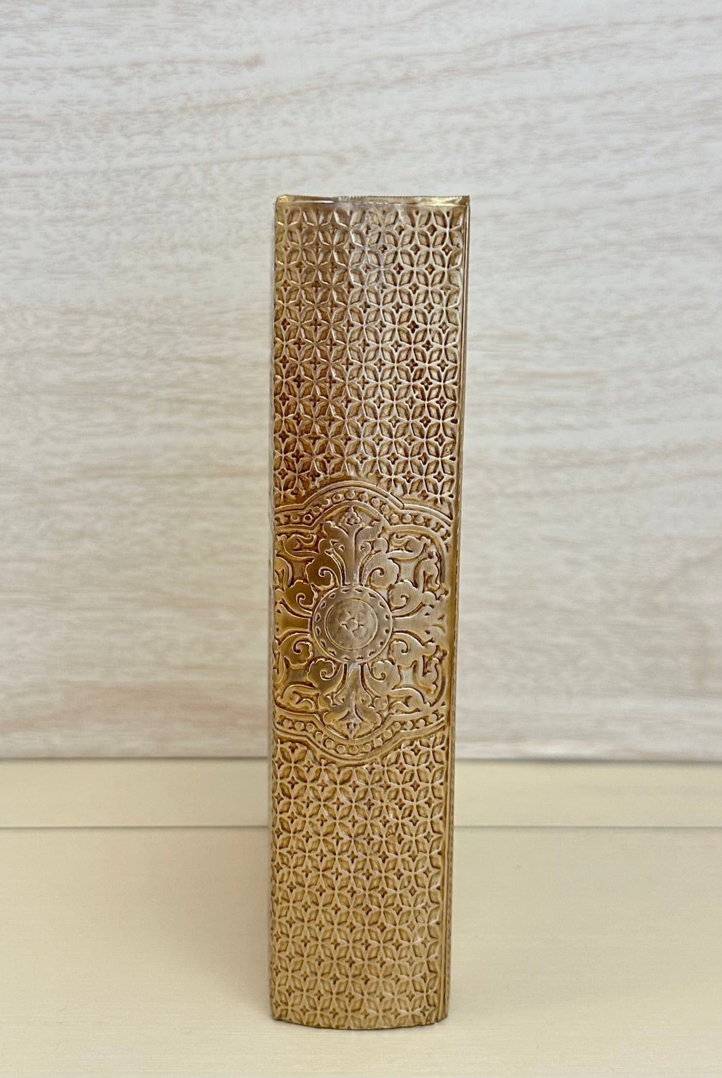 YoYo Boutique Bible Cross Bible & Candle