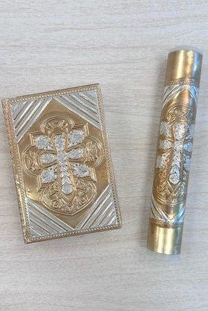 YoYo Boutique Bible Cross Bible & Candle