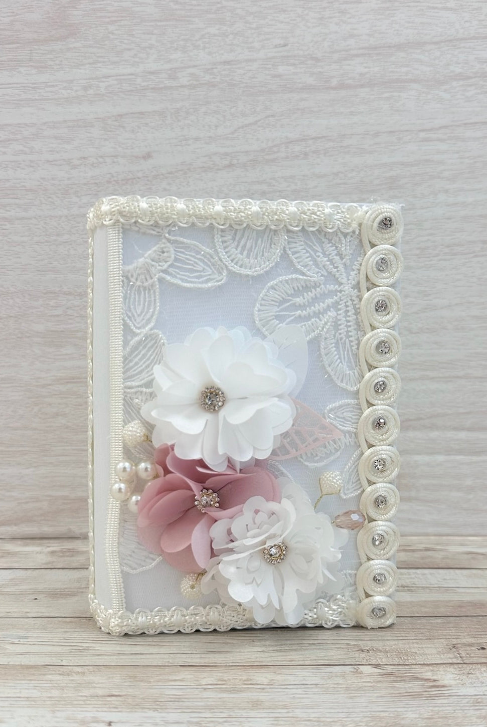 YoYo Boutique Bible Floral Bible & Candle