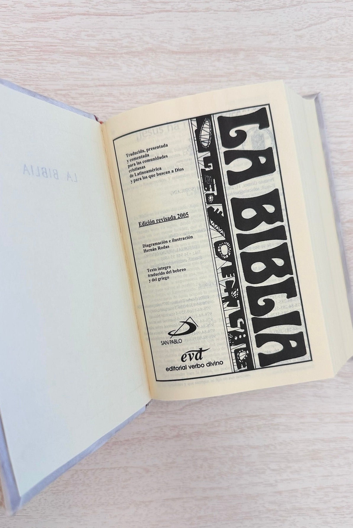 YoYo Boutique Bible Floral Bible & Candle