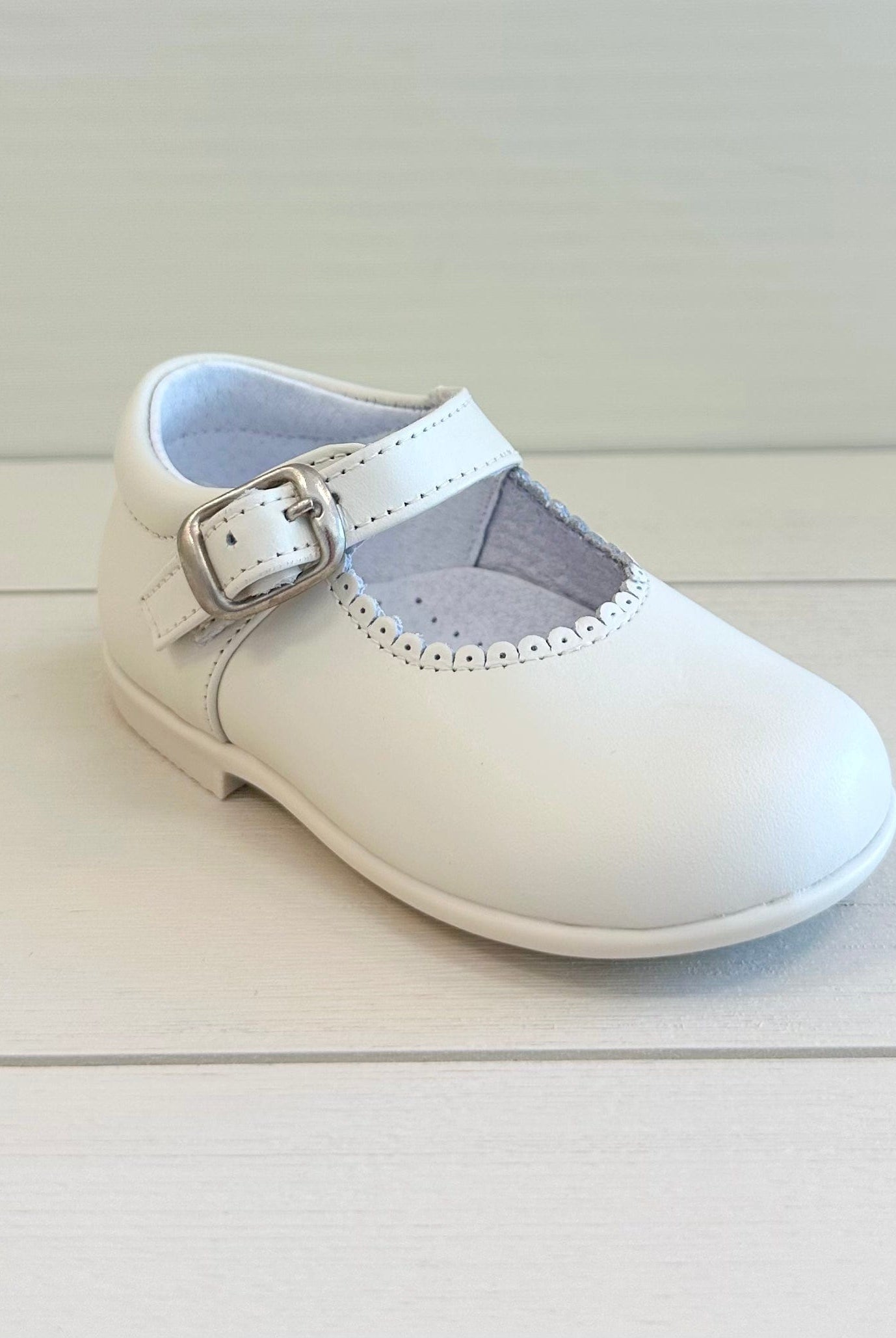YoYo Boutique Shoes Off-White Mary Jane Shoes