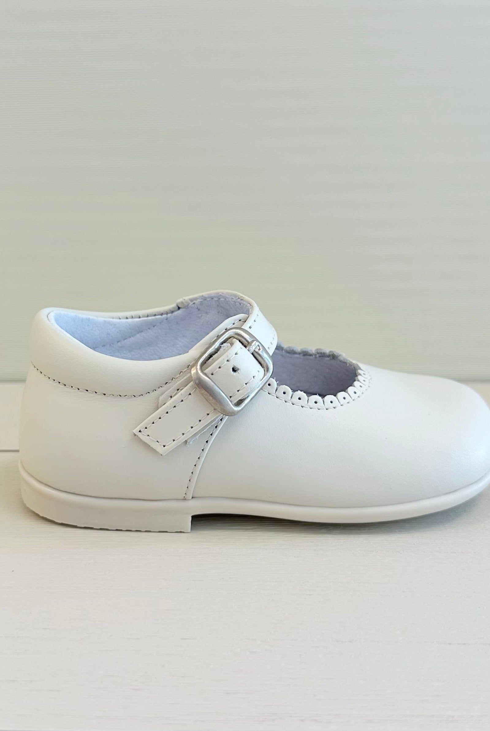 YoYo Boutique Shoes Off-White Mary Jane Shoes