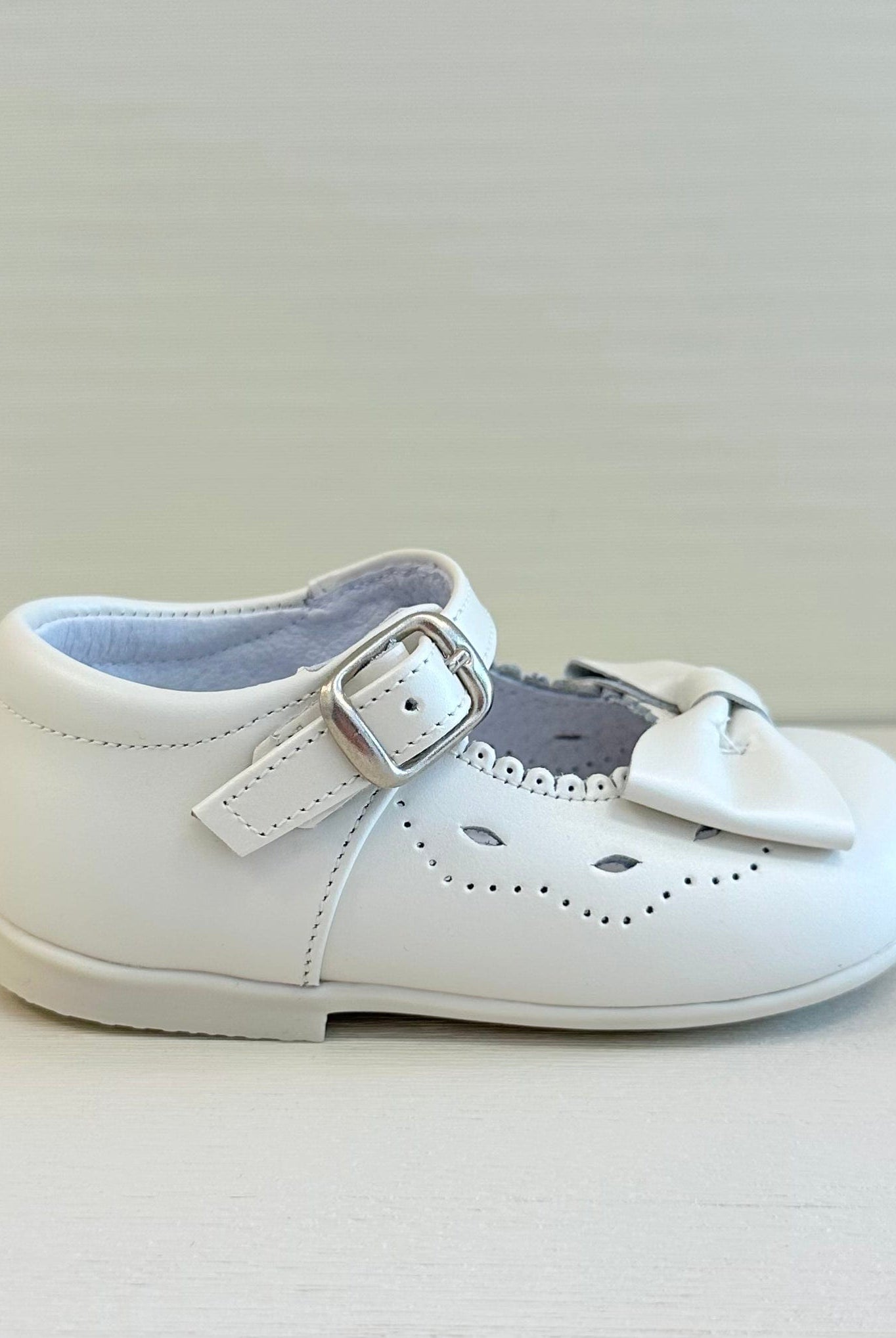 YoYo Boutique Shoes Pearl White Mary Jane with Bow Shoes
