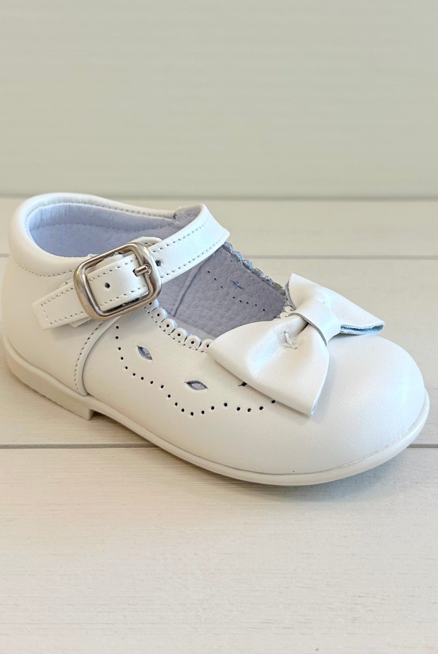 YoYo Boutique Shoes Pearl White Mary Jane with Bow Shoes