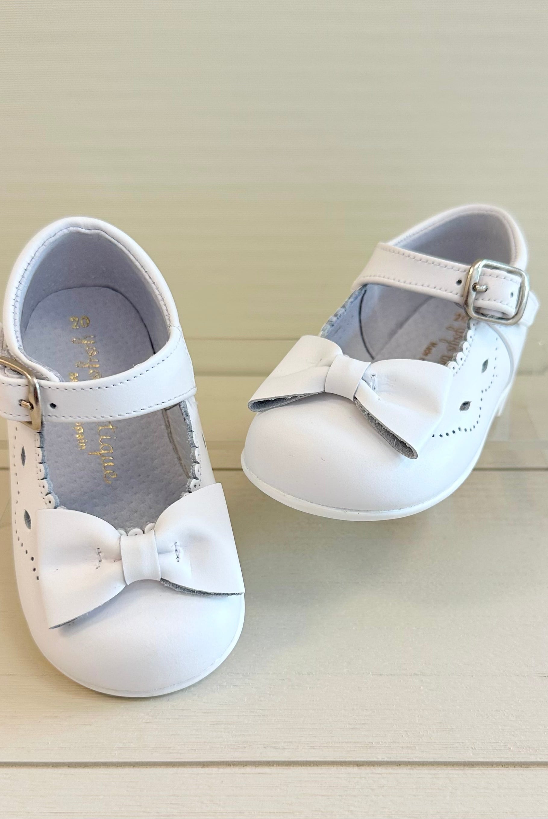 YoYo Boutique Shoes White Mary Jane with Bow Shoes