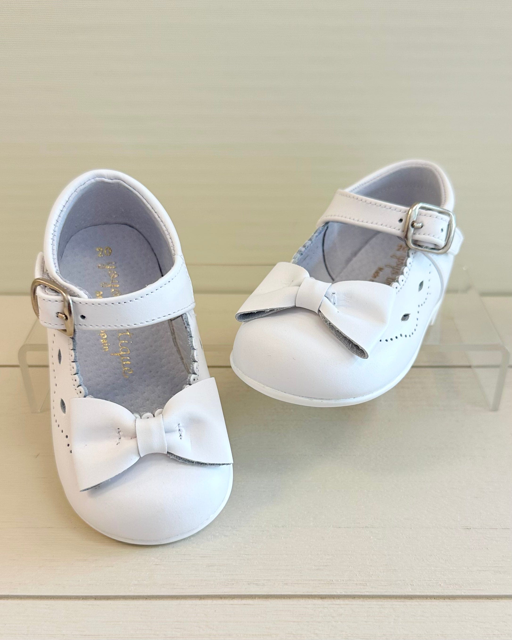 YoYo Boutique Shoes White Mary Jane with Bow Shoes