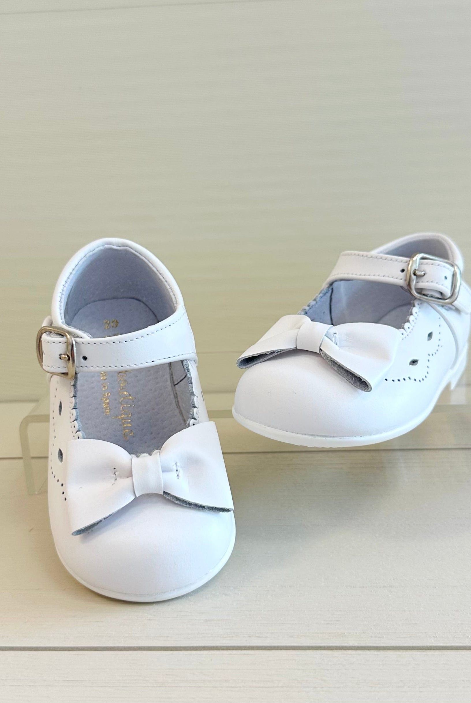YoYo Boutique Shoes White Mary Jane with Bow Shoes