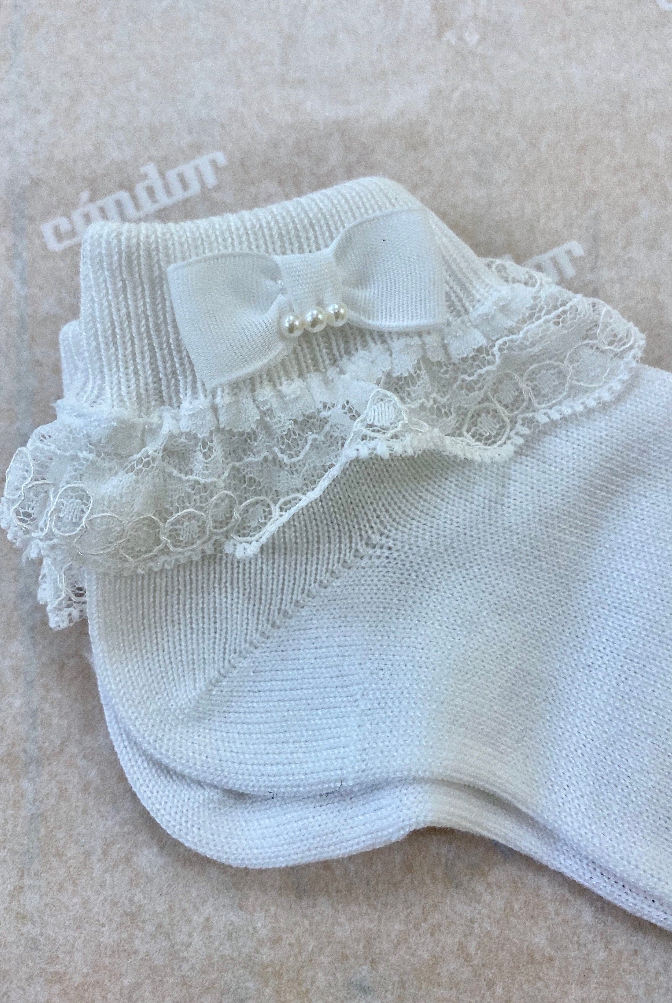 Condor Socks Off-White Ankle Socks with Folded Cuff, Lace & Bow