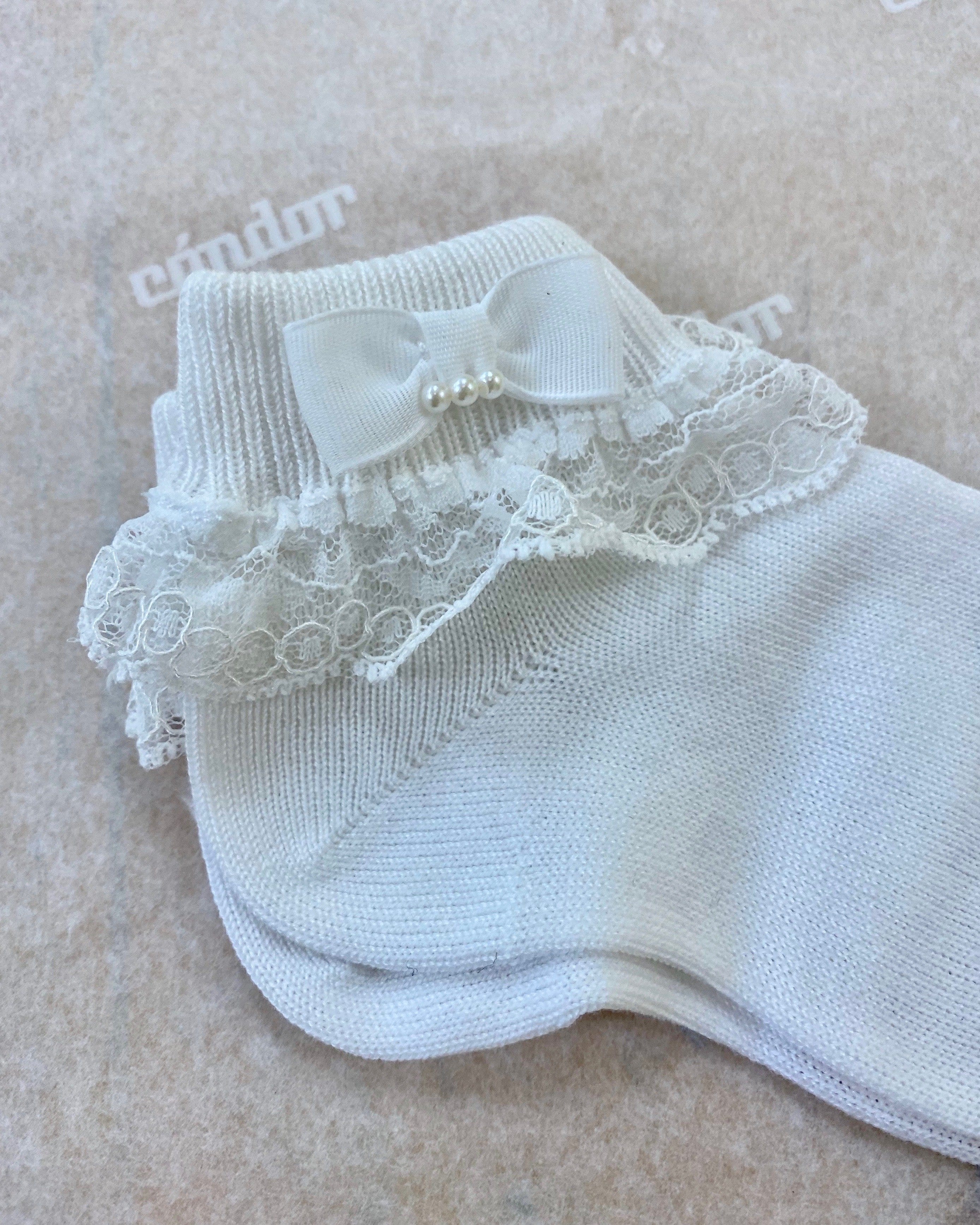 Condor Socks Off-White Ankle Socks with Folded Cuff, Lace & Bow