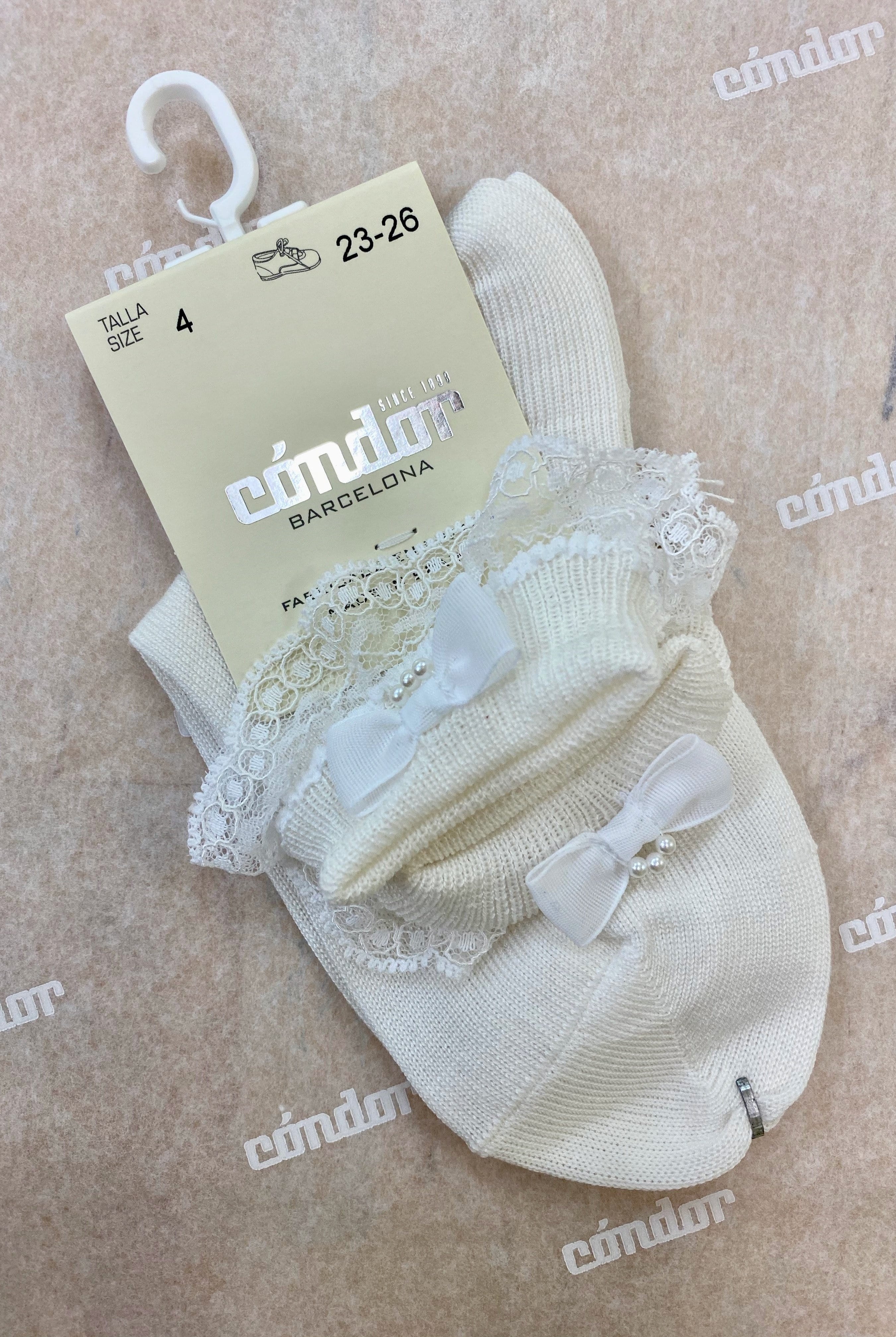 Condor Socks Off-White Ankle Socks with Folded Cuff, Lace & Bow