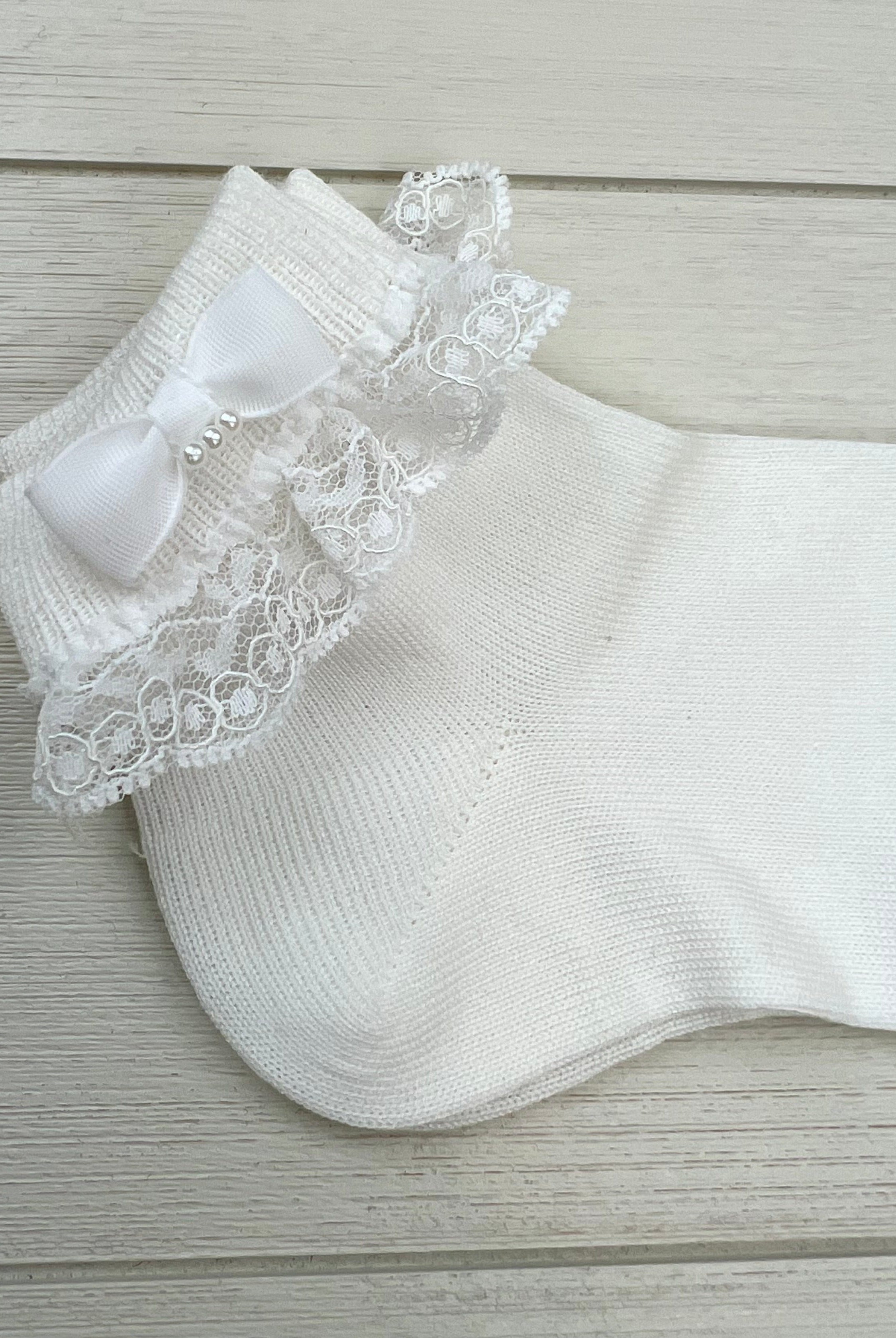 Condor Socks Off-White Ankle Socks with Folded Cuff, Lace & Bow