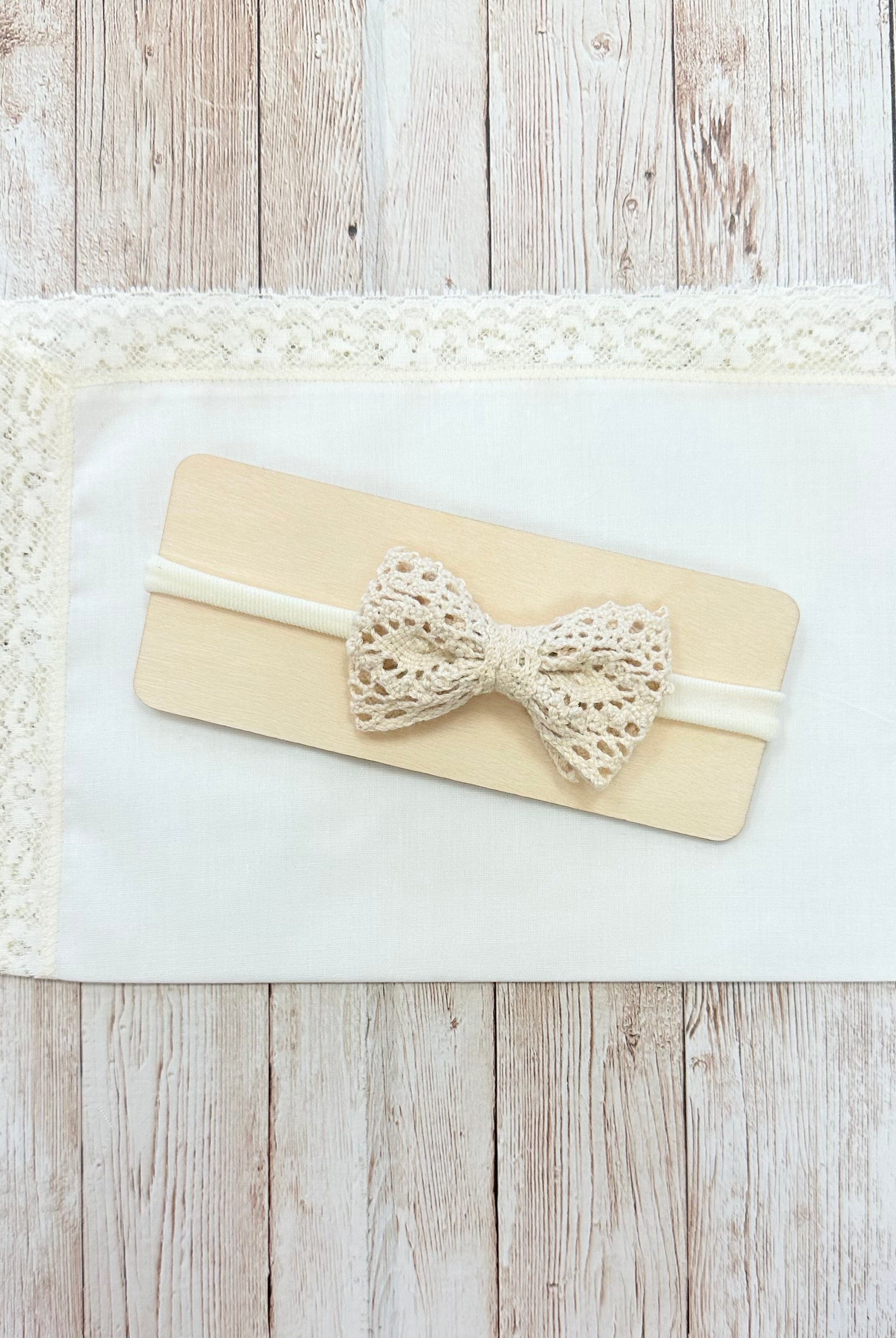 YoYo Boutique Beige Mini Off-White Crochet Bow Headband