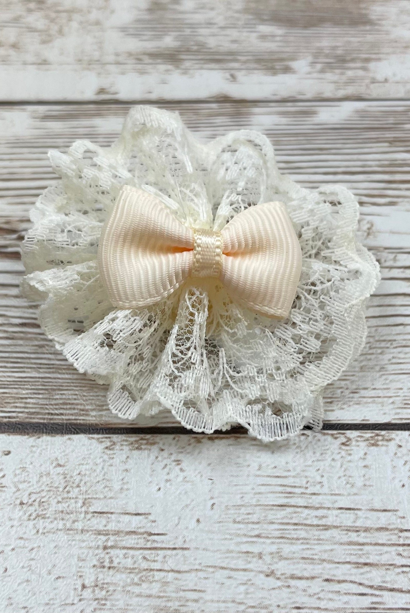YoYo Children's Boutique Accesories Off-White Off-White Bow & Lace Clip