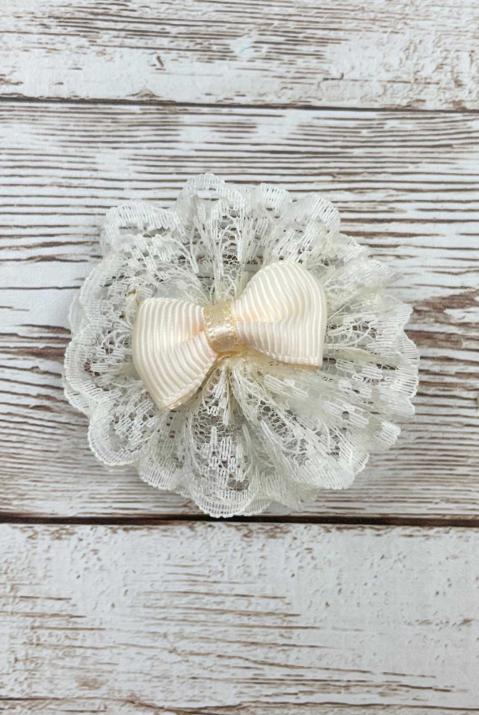 YoYo Children's Boutique Accesories Off-White Off-White Bow & Lace Clip