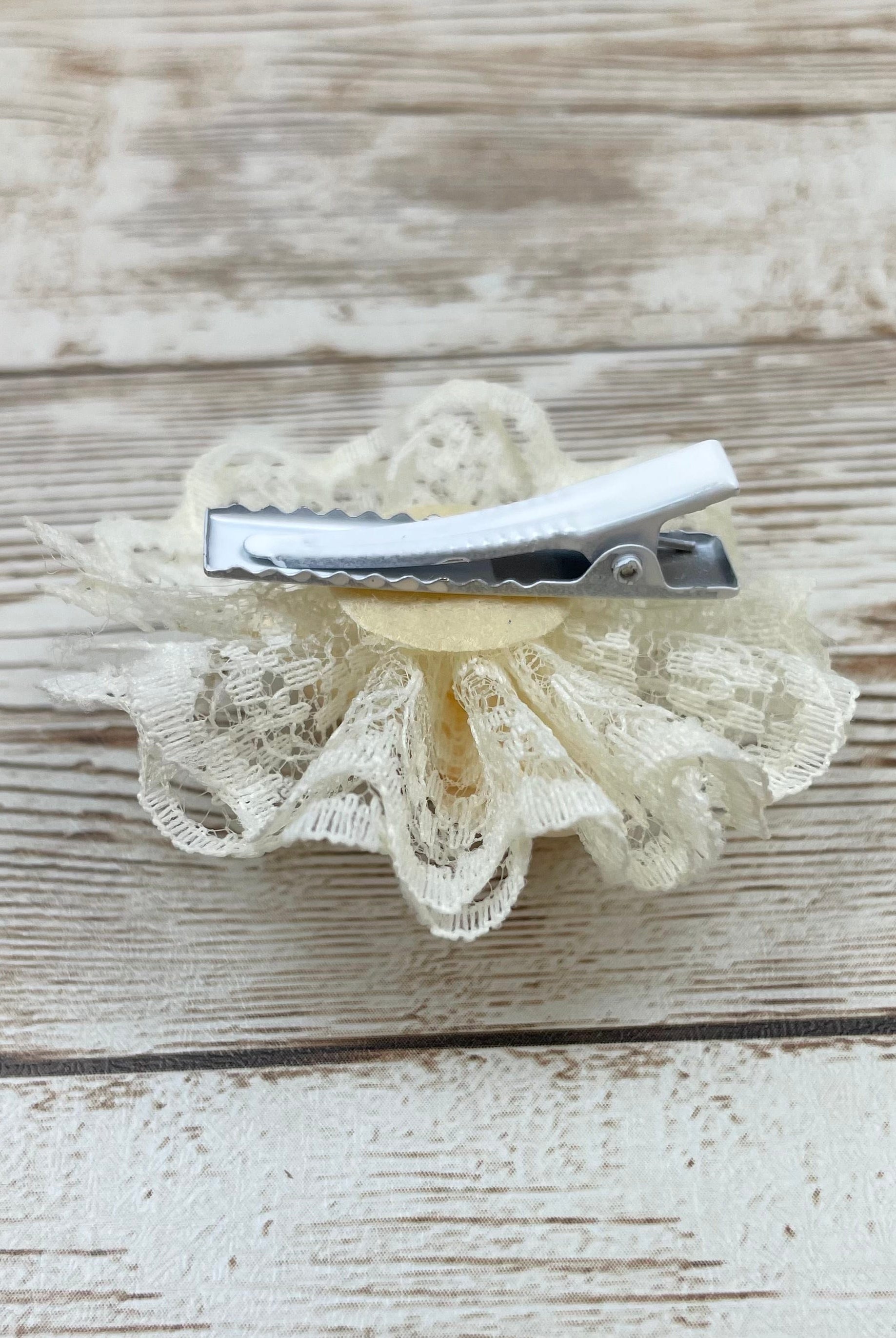 YoYo Children's Boutique Accesories Off-White Off-White Bow & Lace Clip
