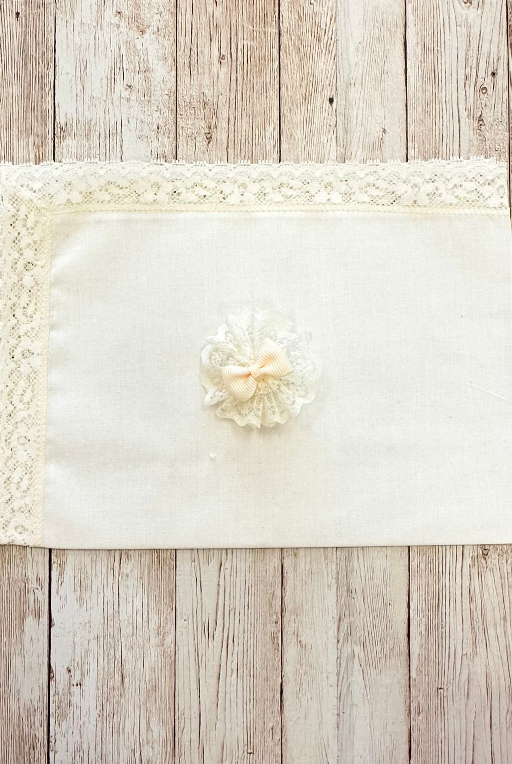 YoYo Children's Boutique Accesories Off-White Off-White Bow & Lace Clip