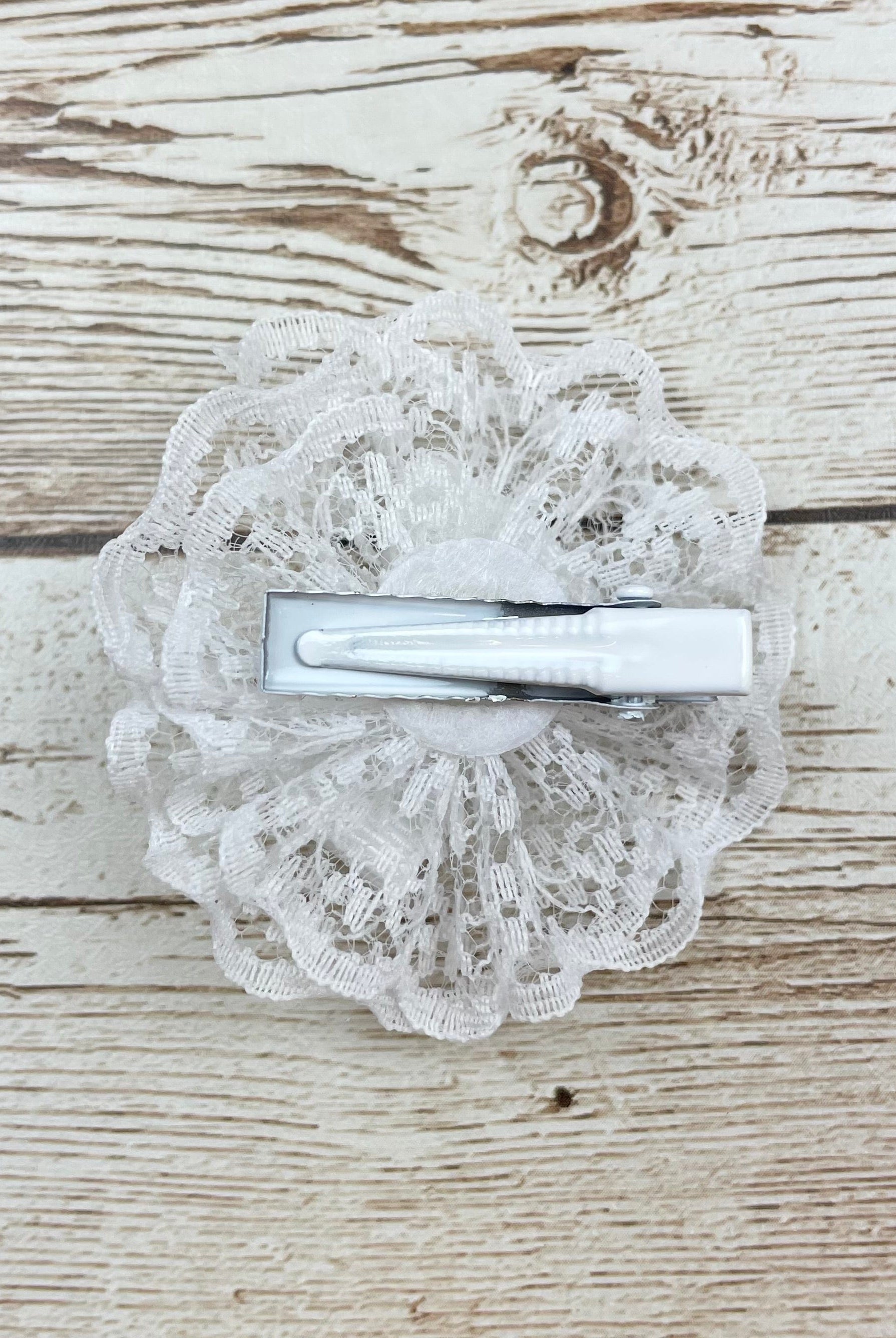 YoYo Children's Boutique Accesories White White Bow & Lace Clip