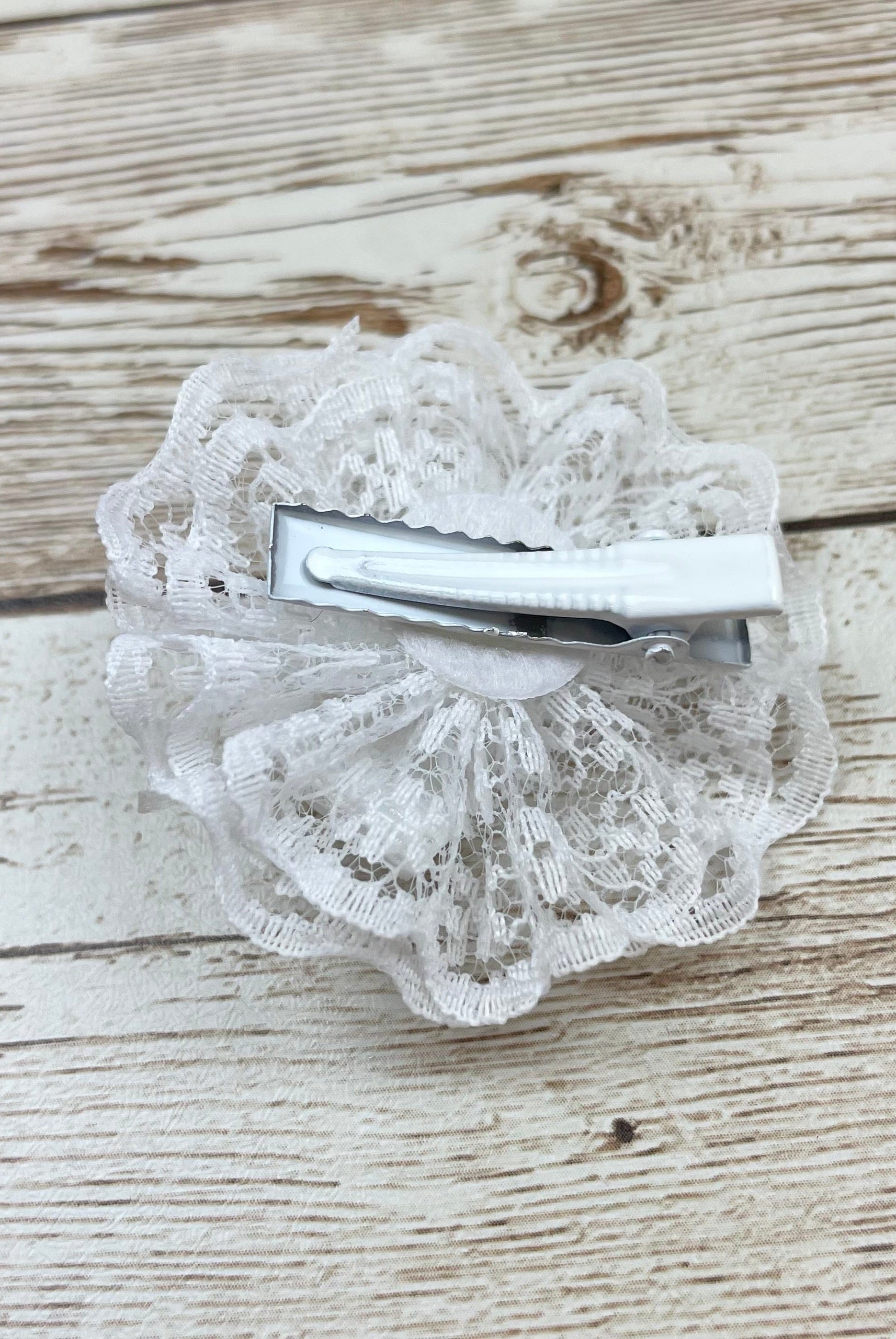 YoYo Children's Boutique Accesories White White Bow & Lace Clip