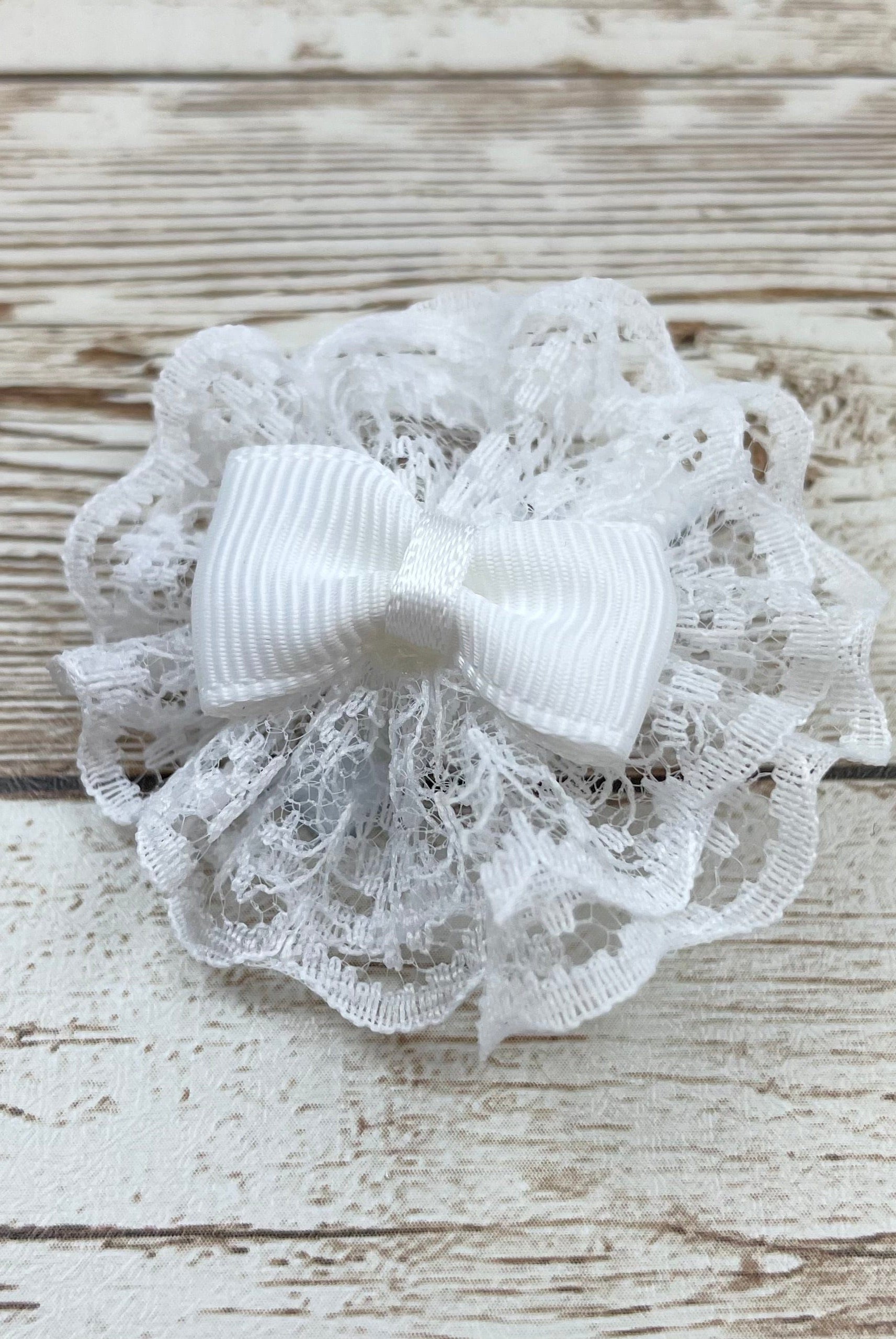 YoYo Children's Boutique Accesories White White Bow & Lace Clip