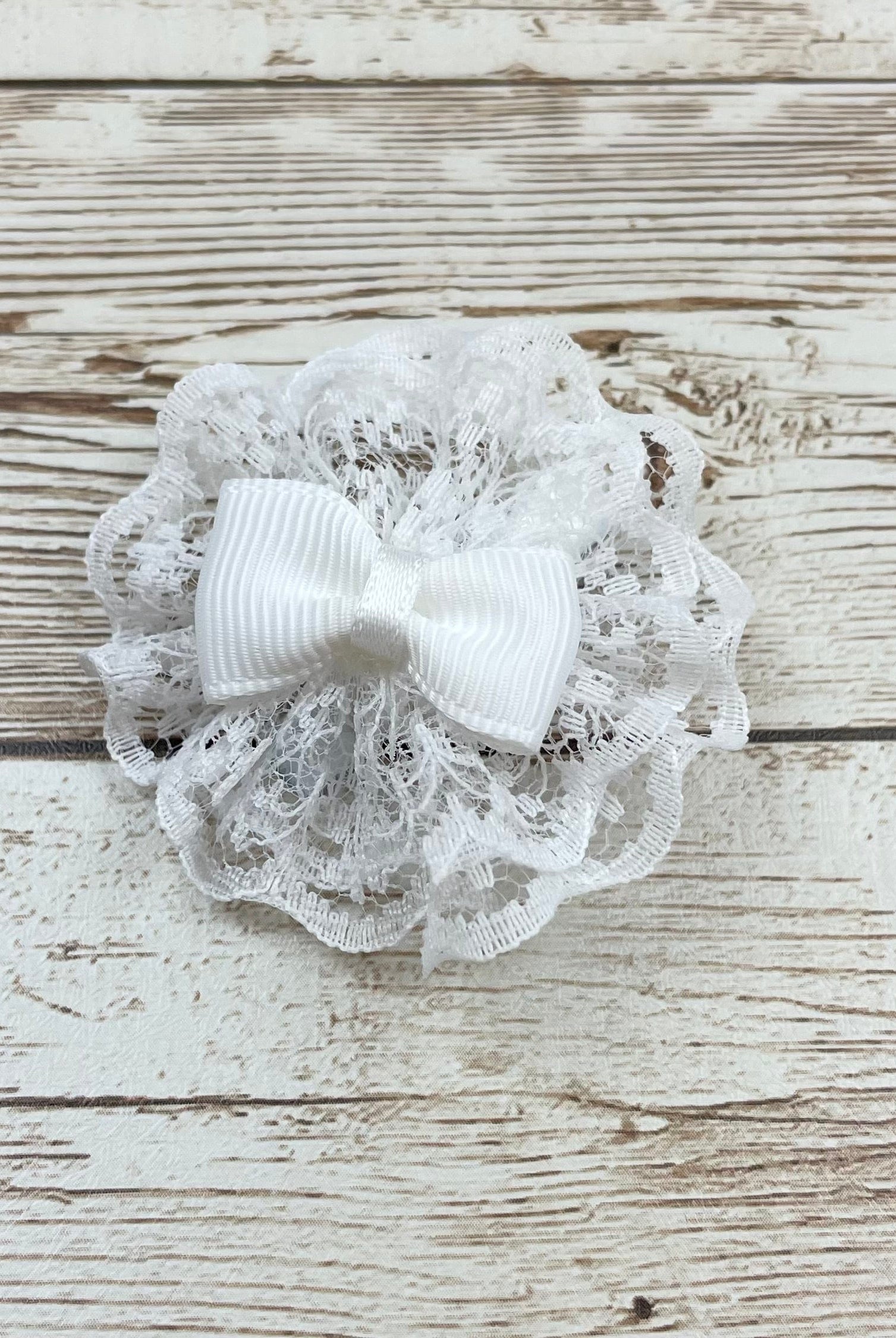 YoYo Children's Boutique Accesories White White Bow & Lace Clip
