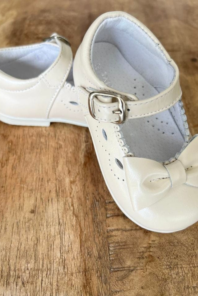 YoYo Children's Boutique Shoes Pearl White Mary Jane with Bow Shoe