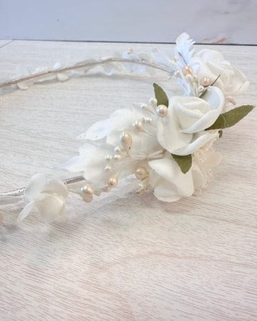 YoYo Boutique Accessories Off-White Flowers & Pearls Headpiece