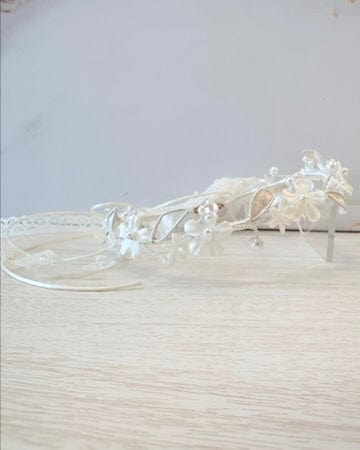 YoYo Boutique Accessories Off-White Tiny Flowers & Pearls Headpiece