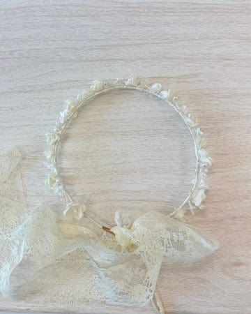 YoYo Boutique Accessories Pearl White Flowers Headpiece