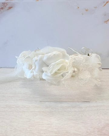 YoYo Boutique Accessories Pearl White Flowers Headpiece