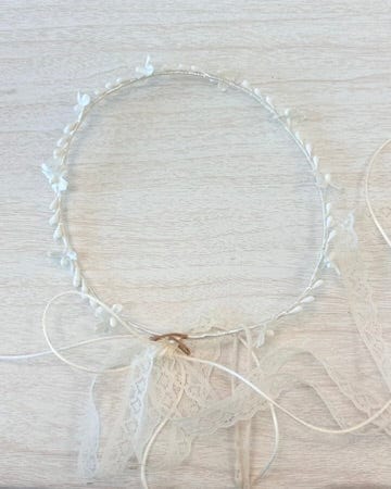 YoYo Boutique Accessories Pearl White Tiny Flowers Headpiece