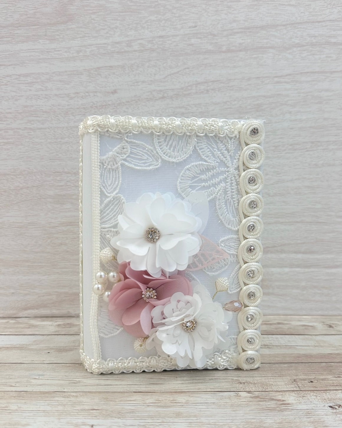 YoYo Boutique Bible Floral Bible & Candle