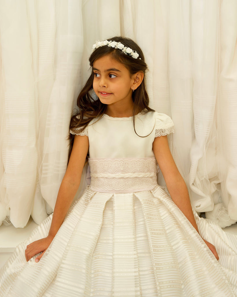 YoYo Boutique First Communion 5 / Off-White Castaño Dress