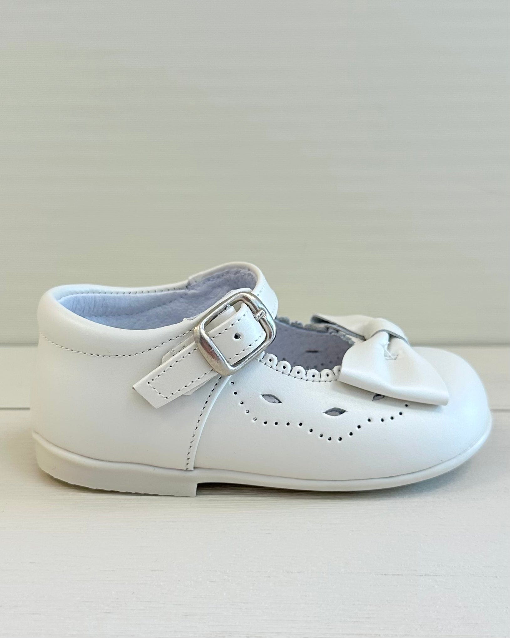 YoYo Boutique Shoes Pearl White Mary Jane with Bow Shoes