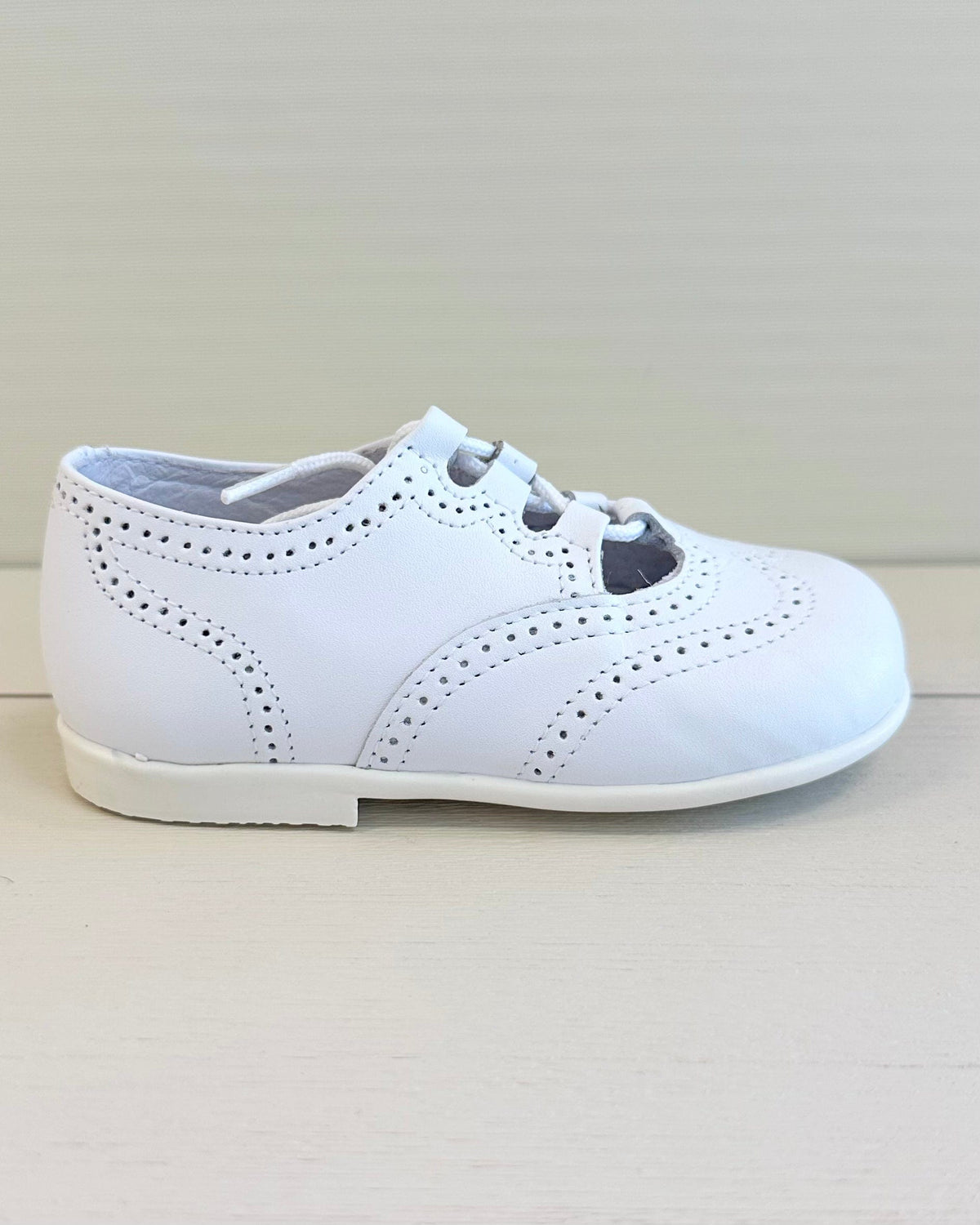 White English Boys Walking Shoe Leather Dress Shoe from Spain 26 EU / 9.5 US / White / Leather White English Boys Walking Shoe Leather Dress Shoe from Spain 26 EU / 9.5 US / White / Leather