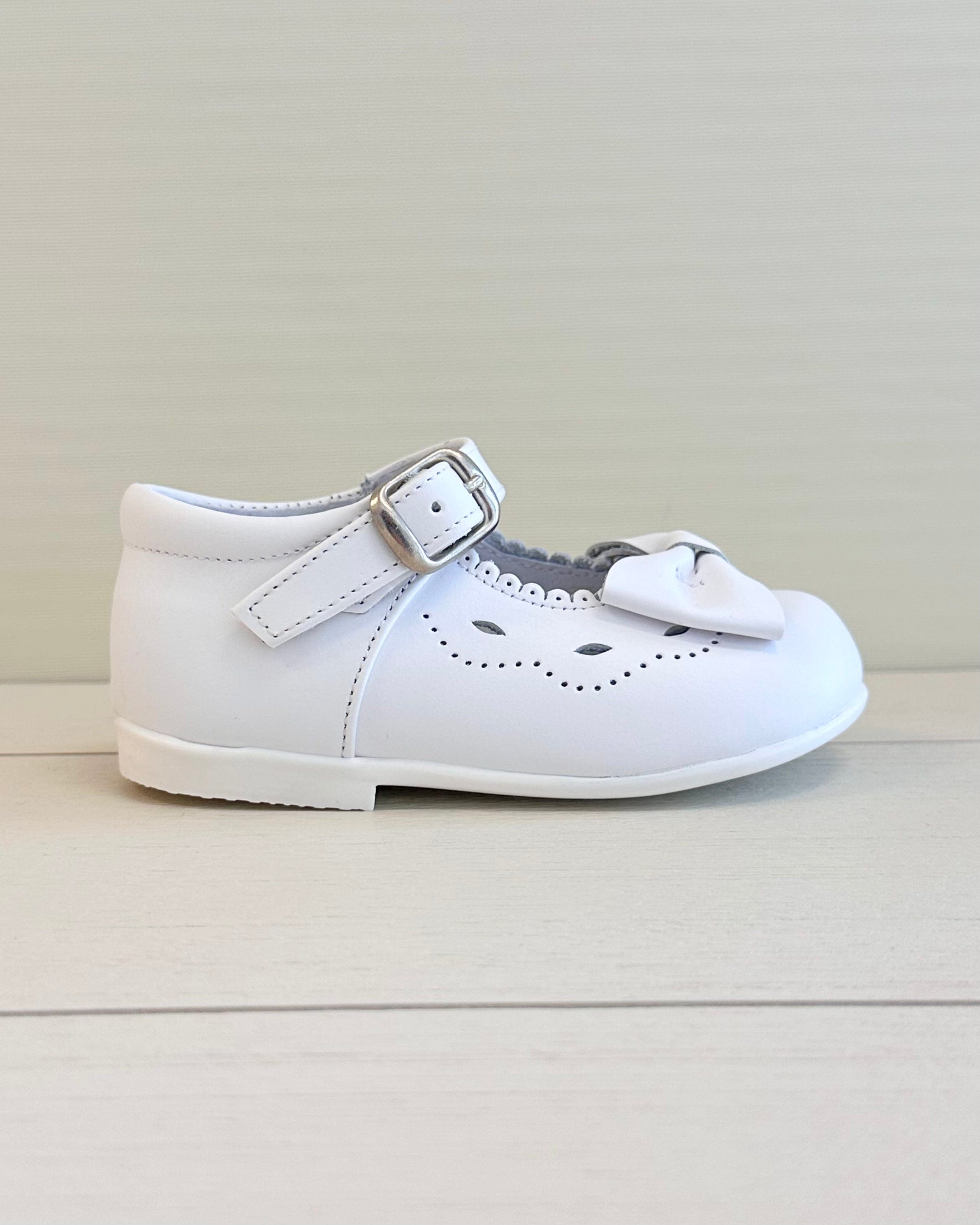 YoYo Boutique Shoes White Mary Jane with Bow Shoes