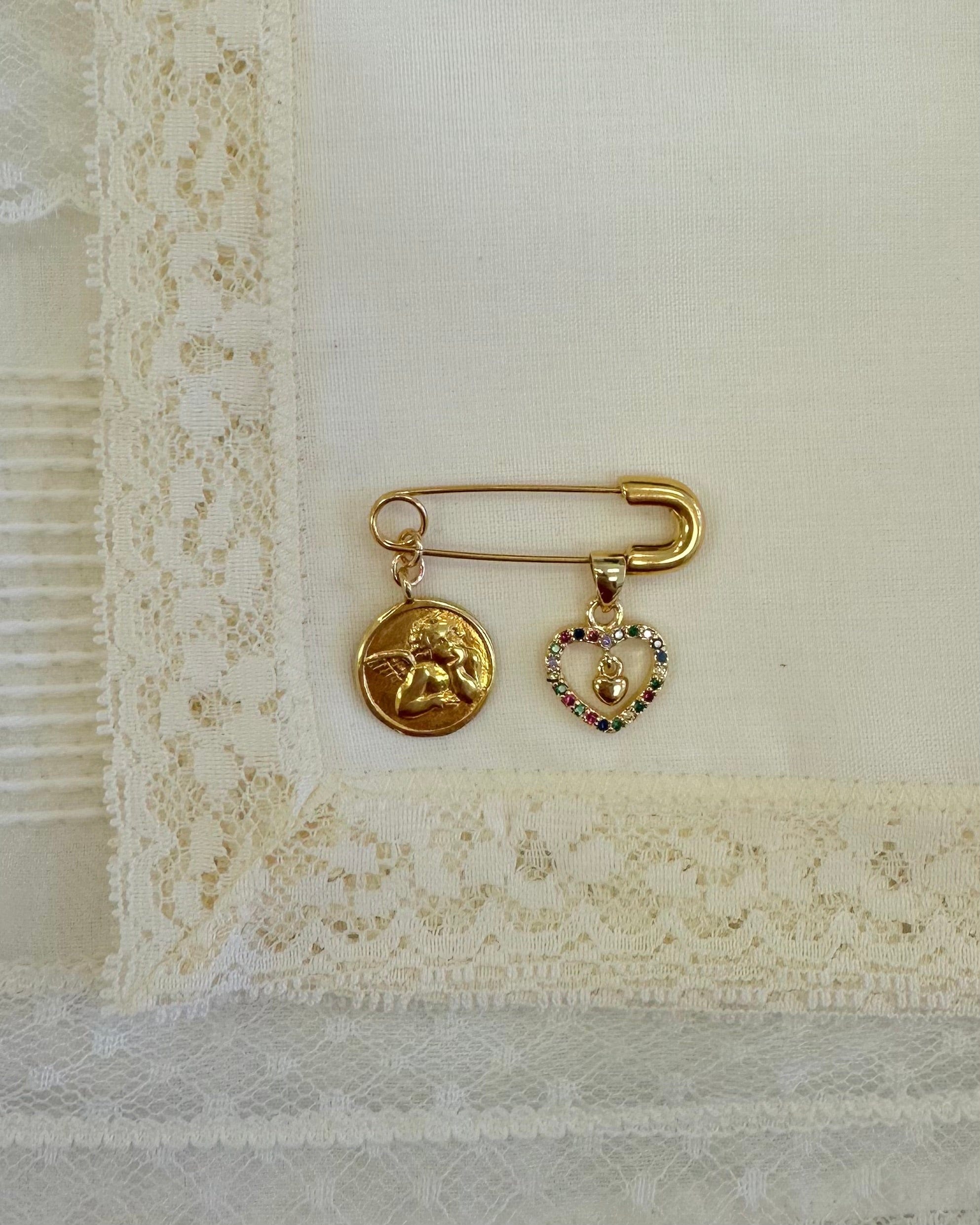 YoYo Boutique Accesories Gold-Filled Corazon y Angel de la Guarda Alfiler