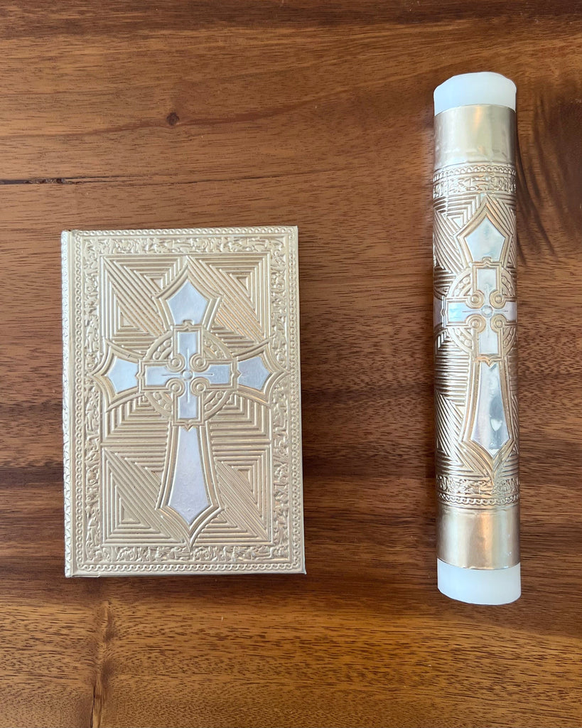 YoYo Boutique Bible Cross Bible & Candle