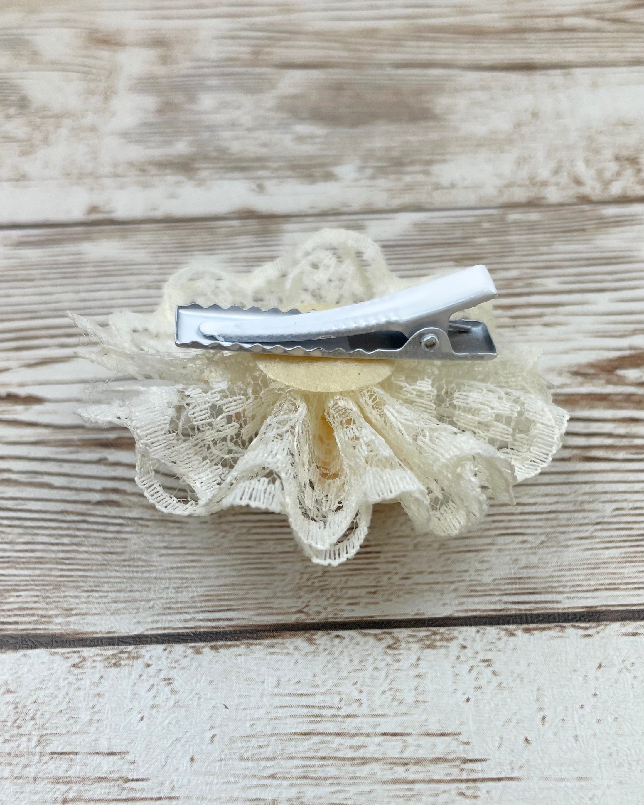 YoYo Children's Boutique Accesories Off-White Off-White Bow & Lace Clip