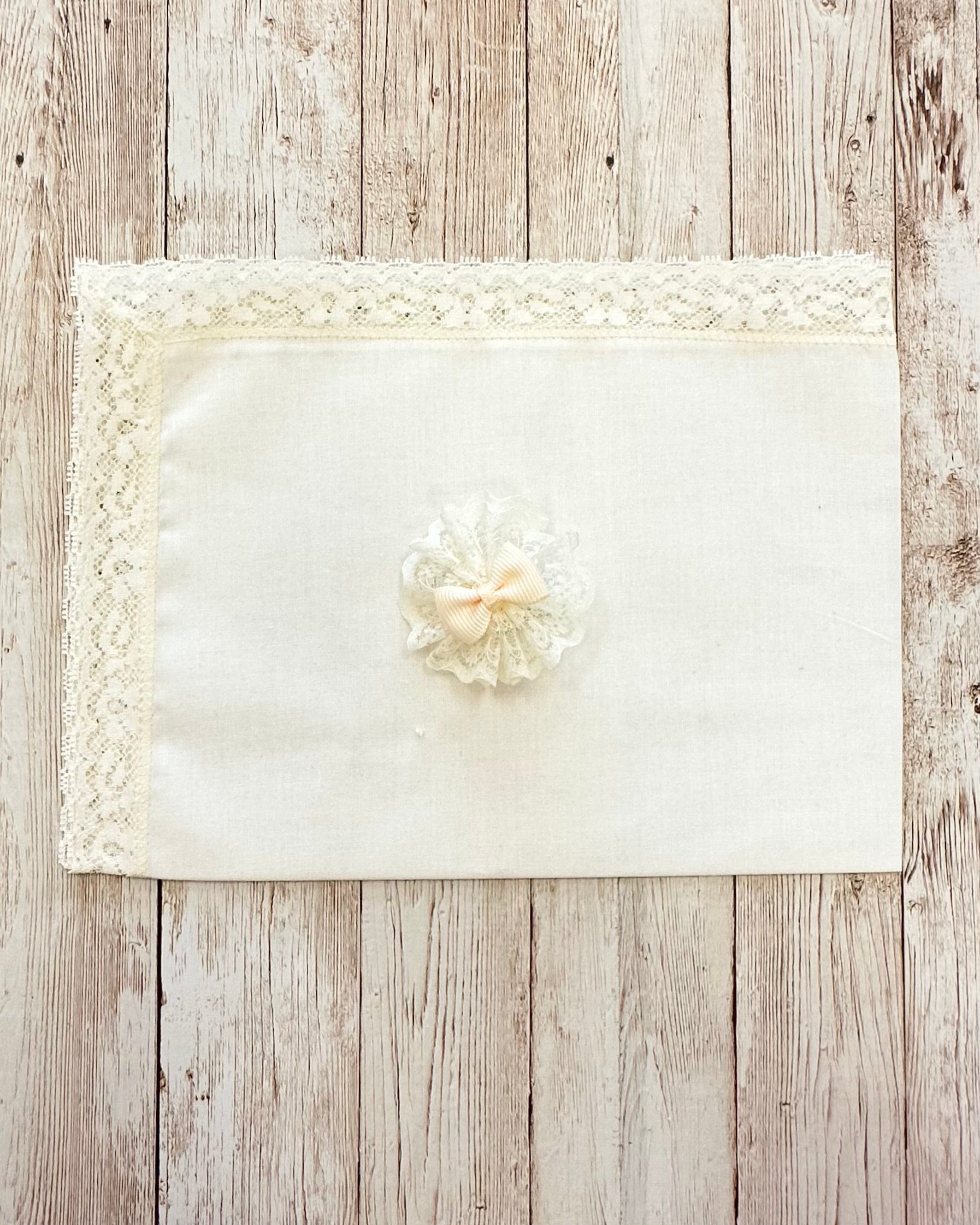 YoYo Children's Boutique Accesories Off-White Off-White Bow & Lace Clip