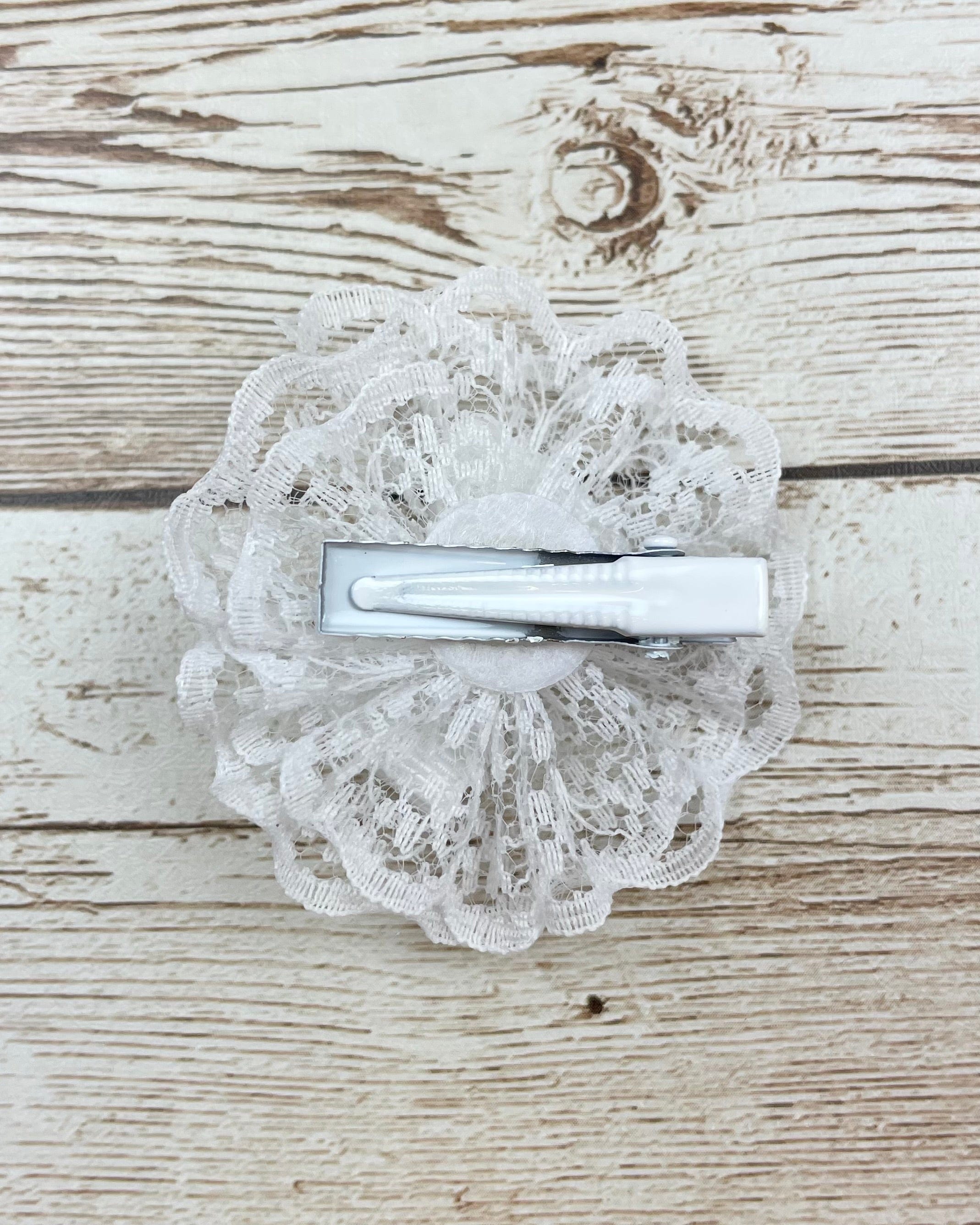 YoYo Children's Boutique Accesories White White Bow & Lace Clip