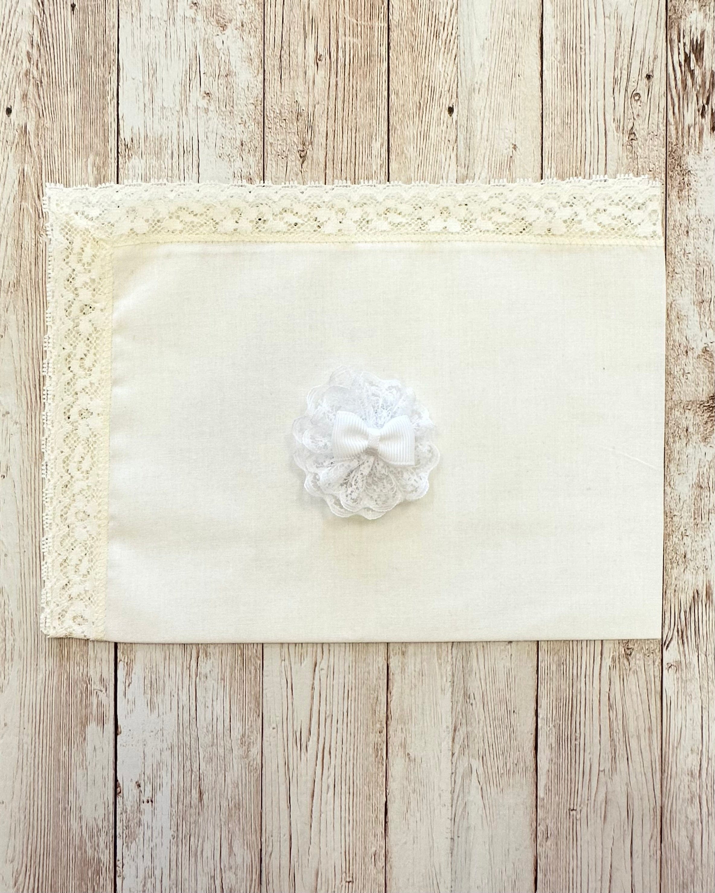 YoYo Children's Boutique Accesories White White Bow & Lace Clip