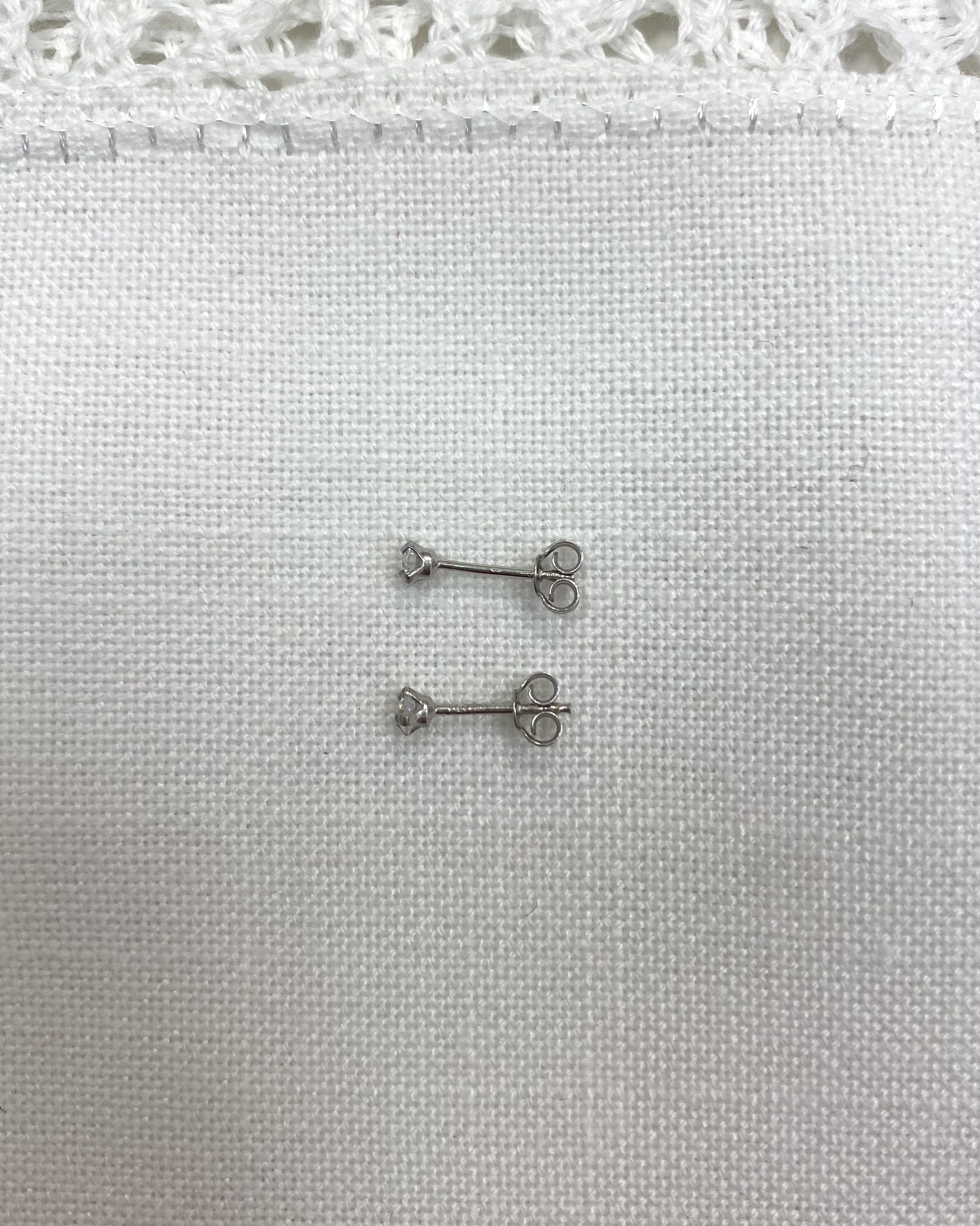 YoYo Children's Boutique Jewelry 2.0mm CZ White 18kt Gold Studs